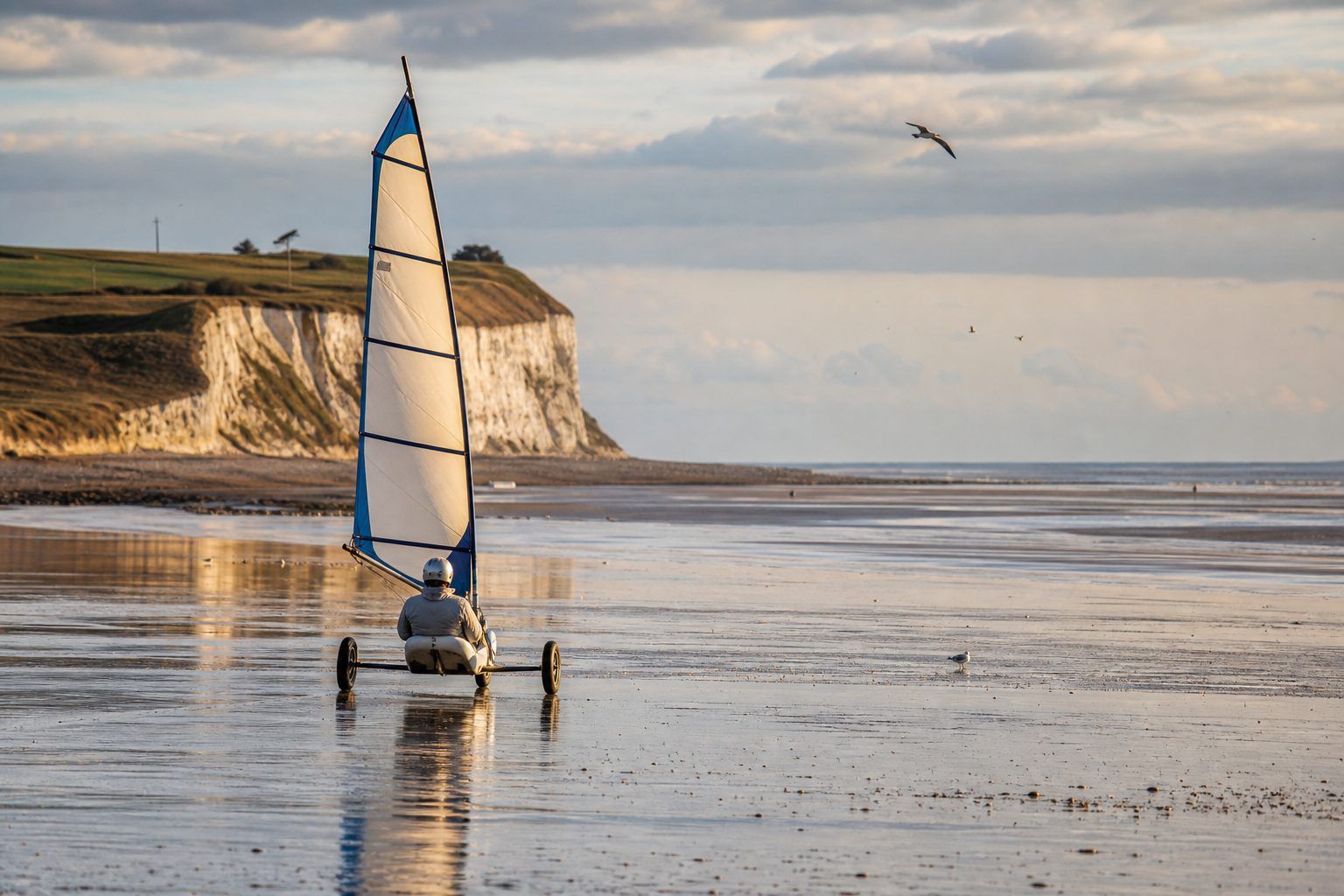 Où pratiquer le char à voile : repères locaux entre littoral normand et côte Atlantique